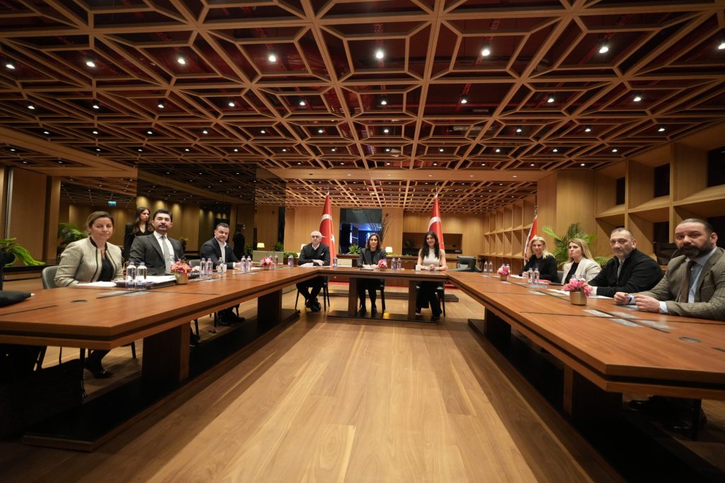 Dört büyük kulübün kadın futbol yönetimleri bir araya geldi